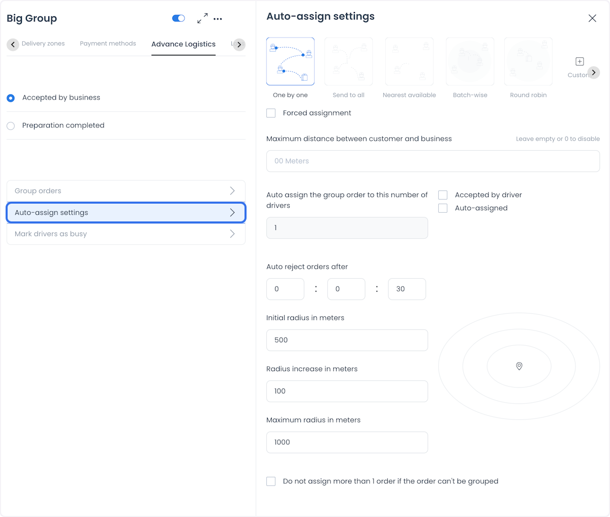 Panel Auto-assign settings con métodos de asignación y controles de distancia